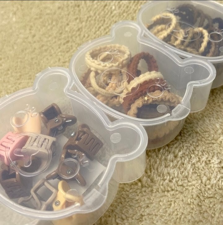 ACCESORIOS EN ESTUCHE DE OSITO EN TONOS NEUTROS  ZJ223325