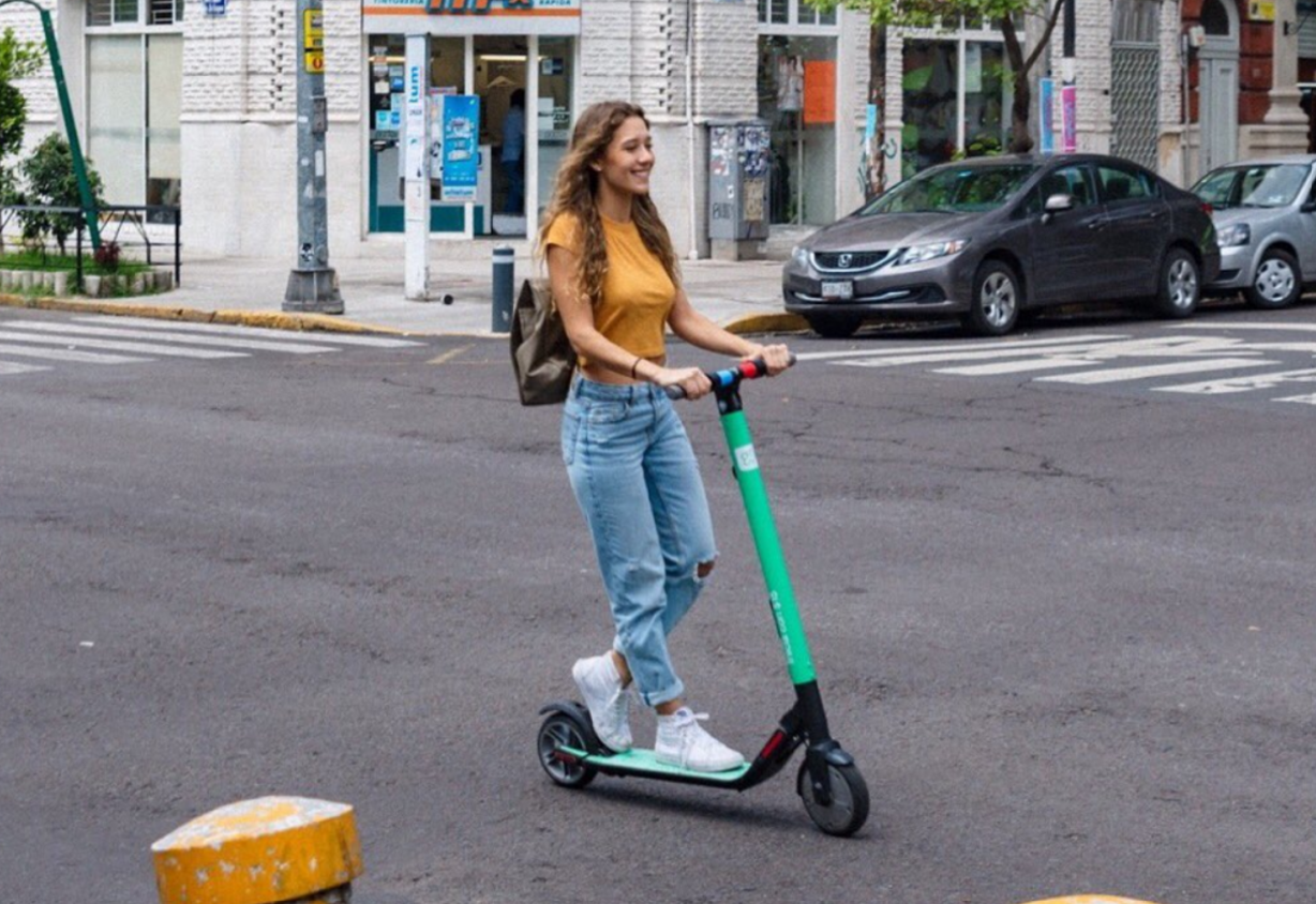 SCOOTER K2 GRIN 35KM ULTRA LIVINA LUZ LED - Imagen 2